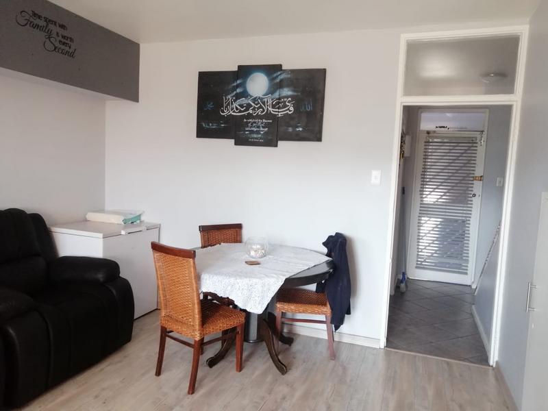 To Let 2 Bedroom Property for Rent in Oakdale Western Cape